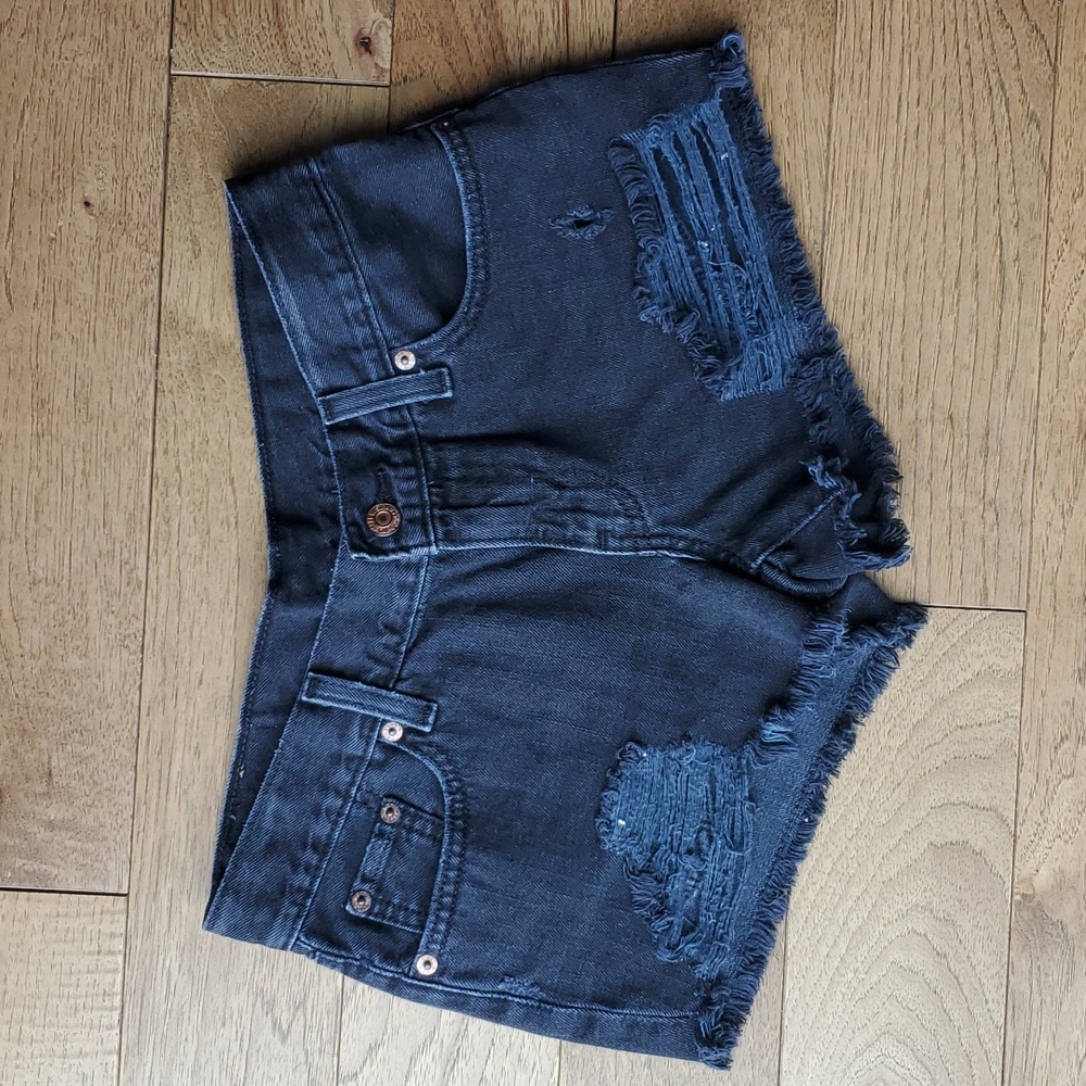 Levi shorts size 25